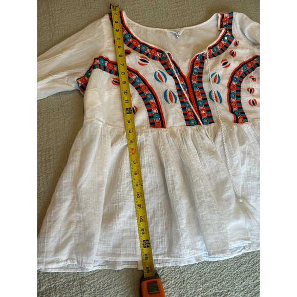 Crown & Ivy Curvy 1X Boho Peasant Top White Gauze Tunic Blouse Embroidered Tasse - Picture 4 of 11